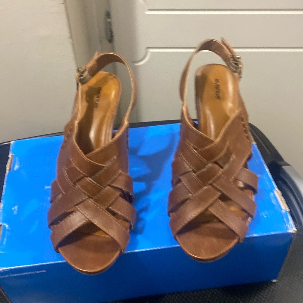 Open toe sandal